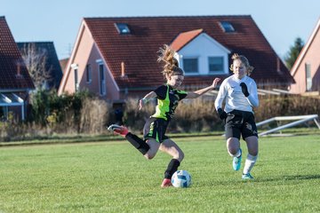 Bild 119 - B-Juniorinnen MSG Steinhorst Krummesse - SV Frisia 03 Risum Lindholm : Ergebnis: 0:5